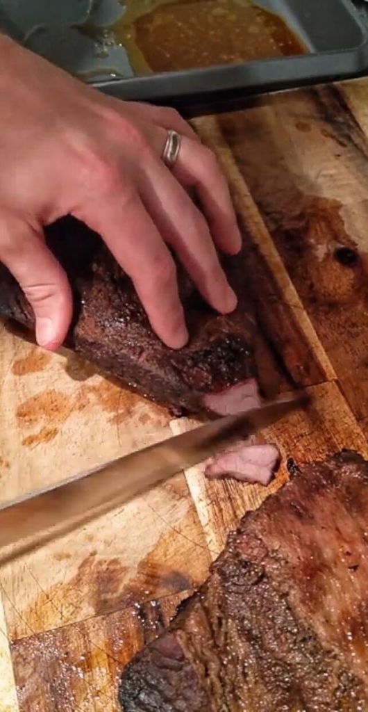 slicing the brisket